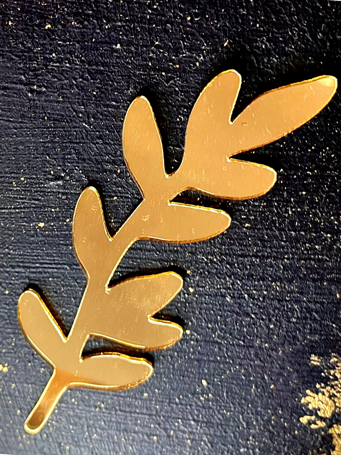 Golden Leaf-Shaped Acrylic Structure Set of 5