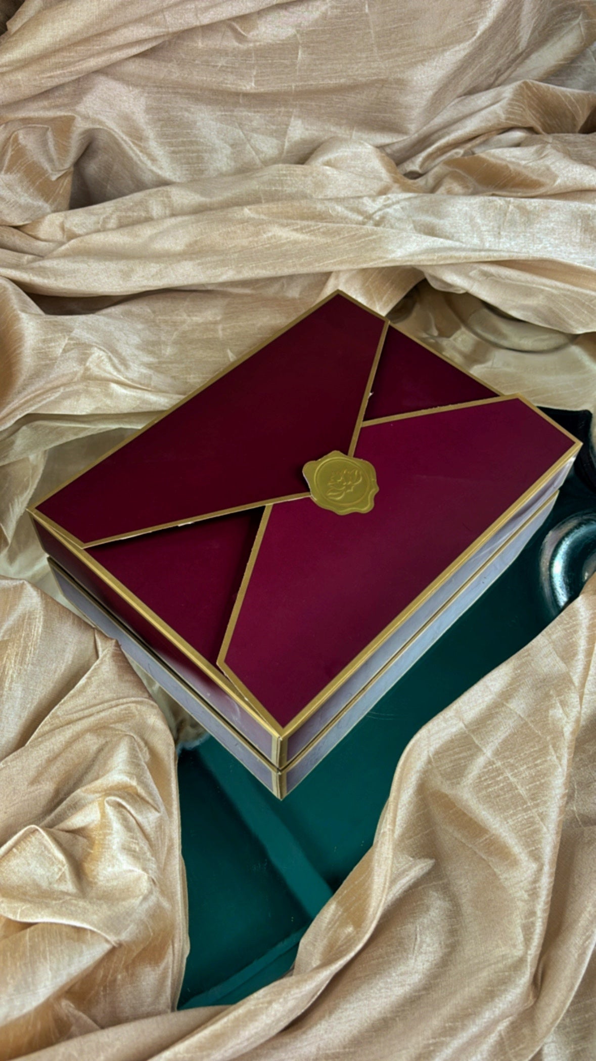 Royal Wine Gift Box – Set of 10