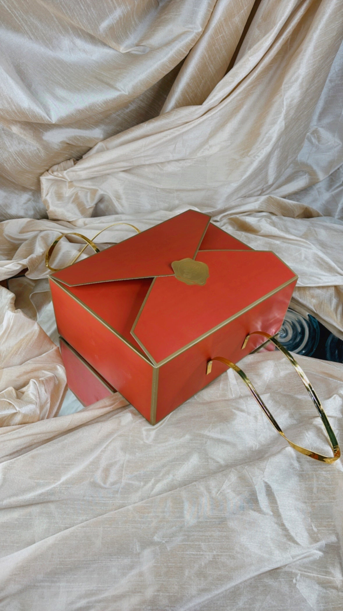 Signature Saffron Gift Box – Set of 10