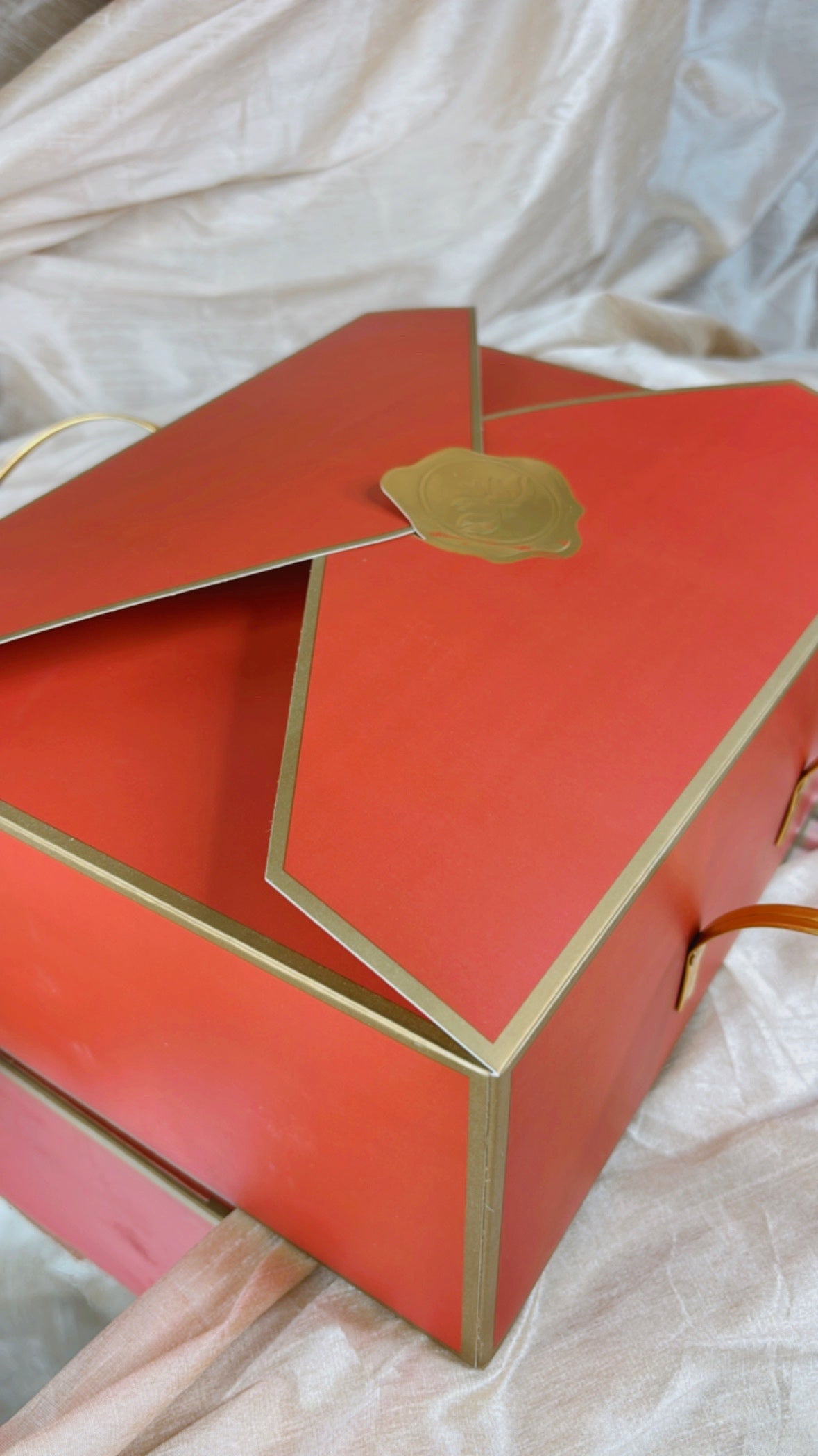 Signature Saffron Gift Box – Set of 10