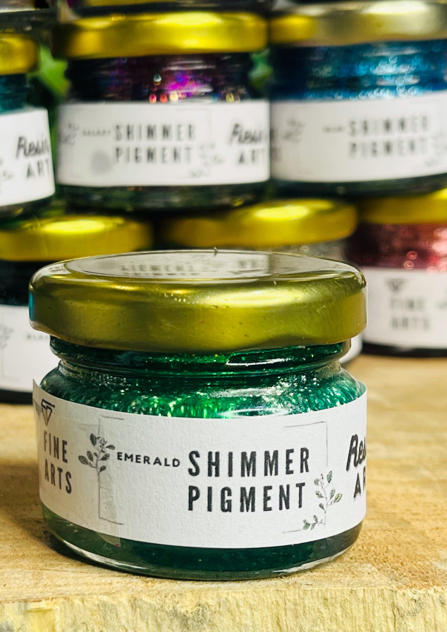 Emerald shimmer pigment