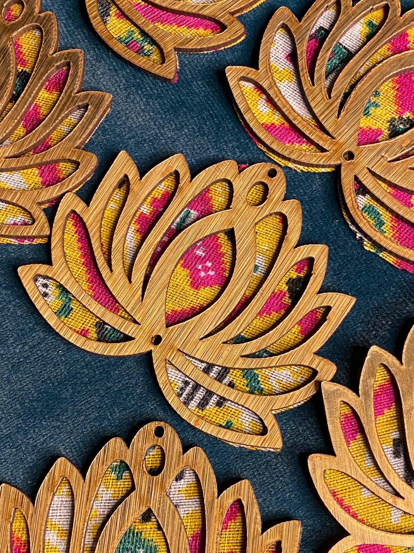 Acrylic Lotus with Cloth Patchwork (SET OF 5)