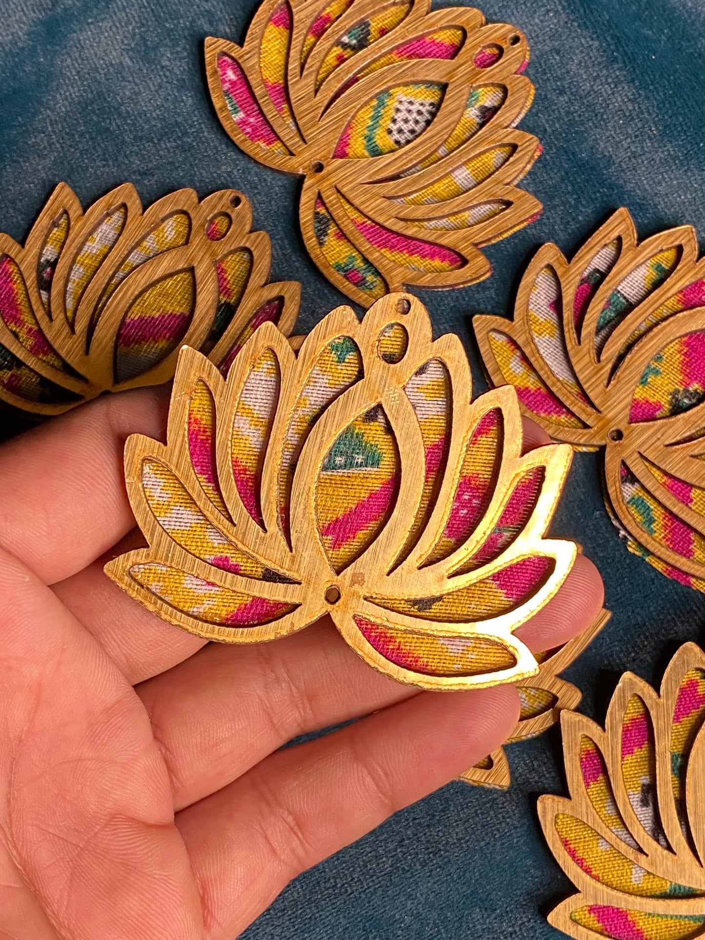 Acrylic Lotus with Cloth Patchwork (SET OF 5)