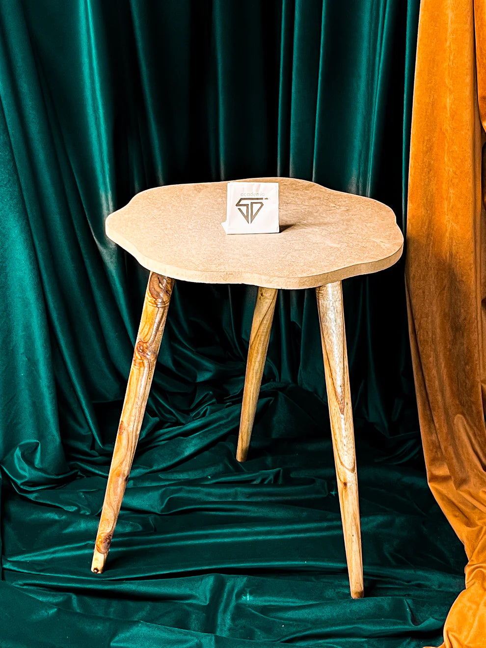 Pebble Table With Wooden Legs (Set of 5)