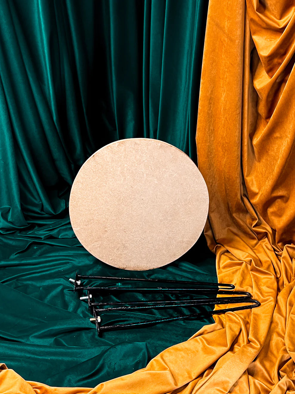 Round Table with Metal Legs (Set of 5)