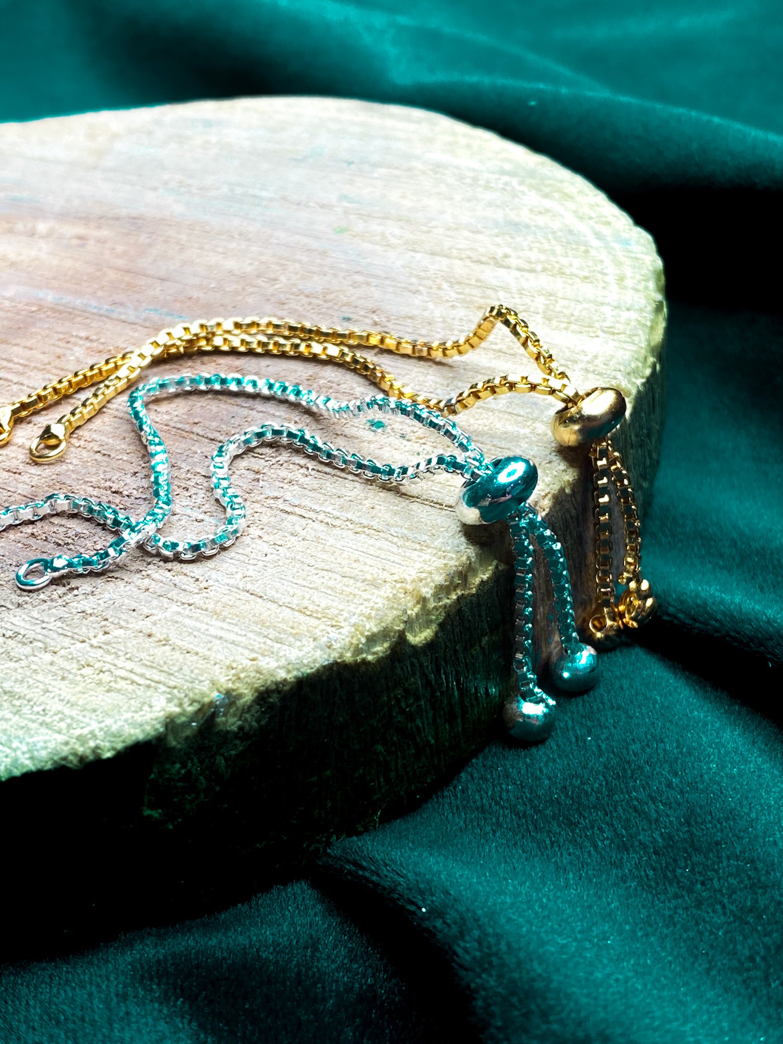 Adjustable Bracelet Metal Thread – SD Fine Arts - Main Image