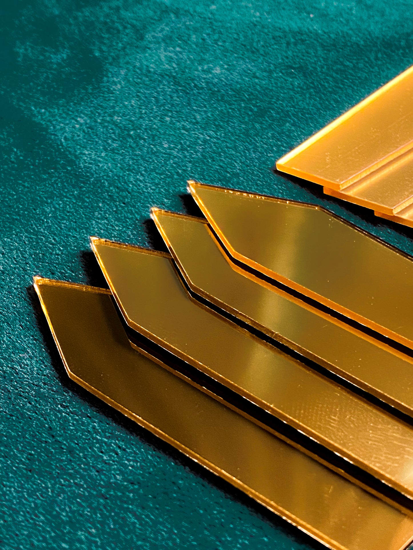 Clock side sticks (golden)