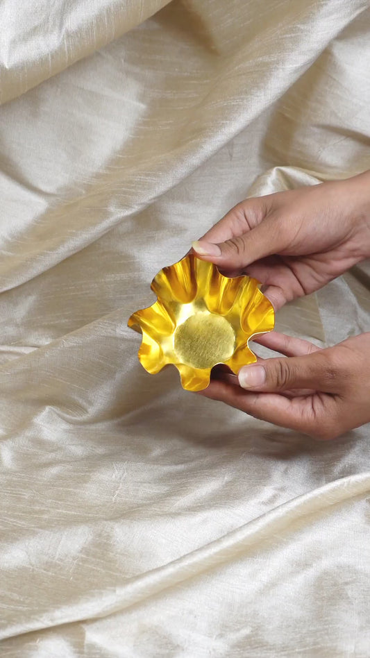 Abstract Swirl- Gold Plated Urli