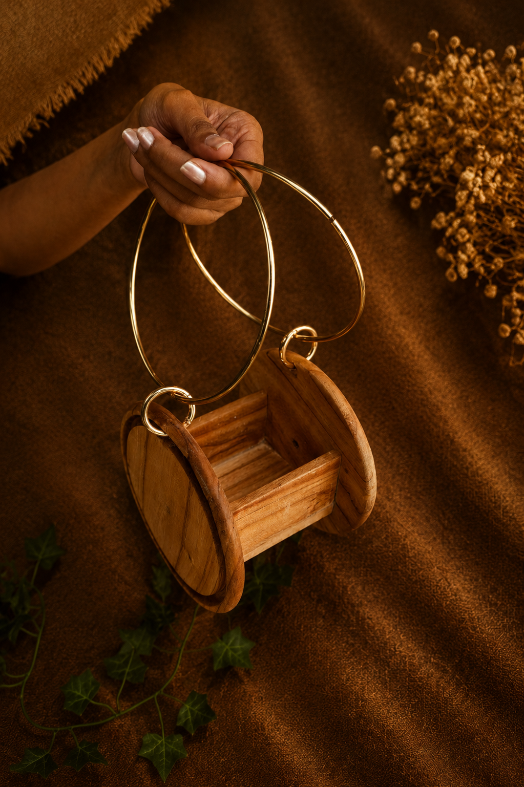 Wooden Wheel Structure with Round Golden Clasps and Handles