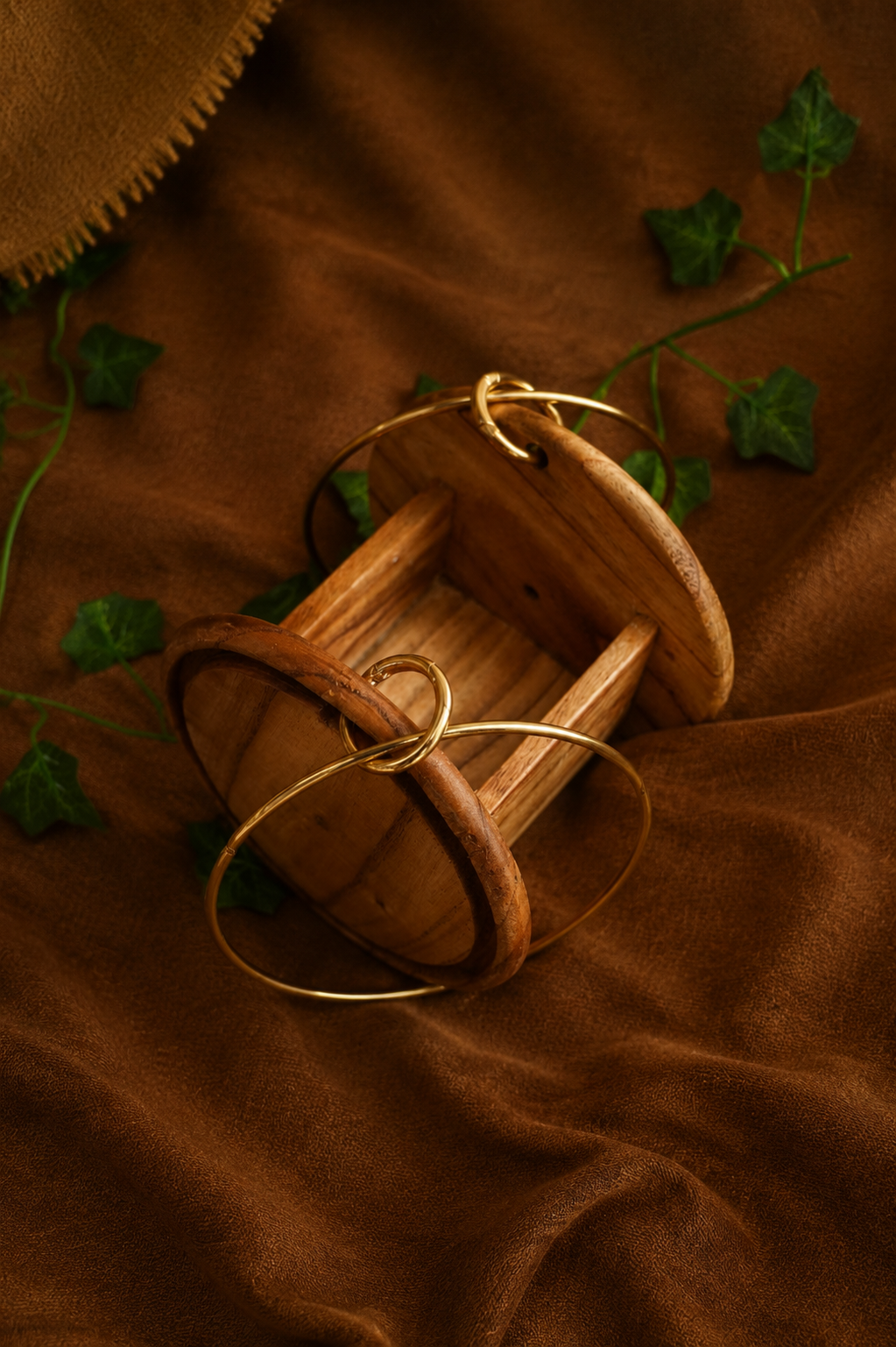 Wooden Wheel Structure with Round Golden Clasps and Handles