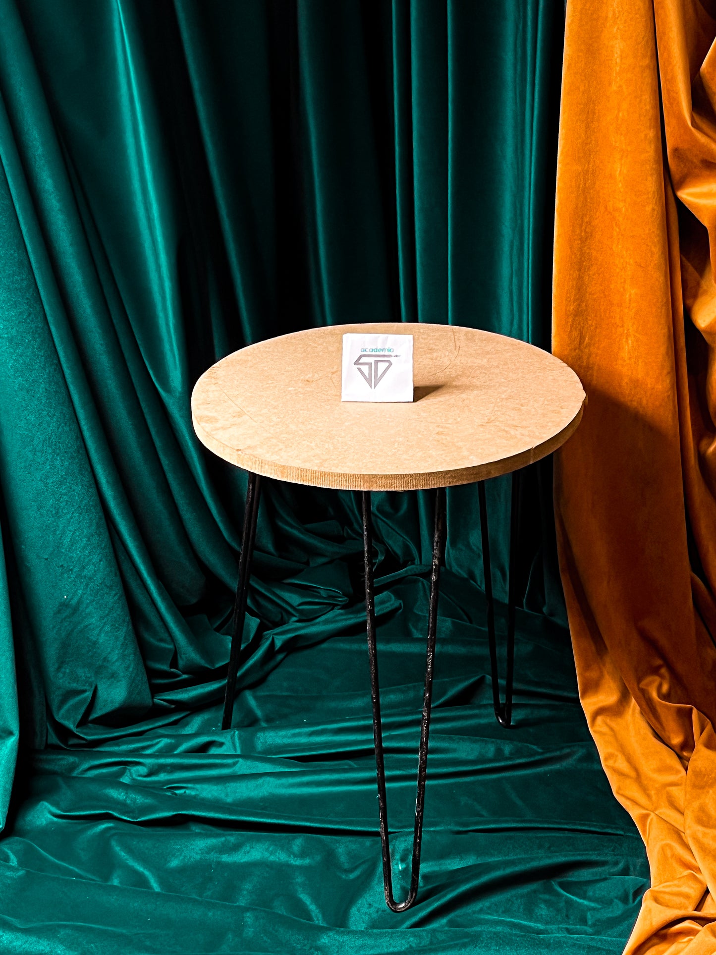 Round Table